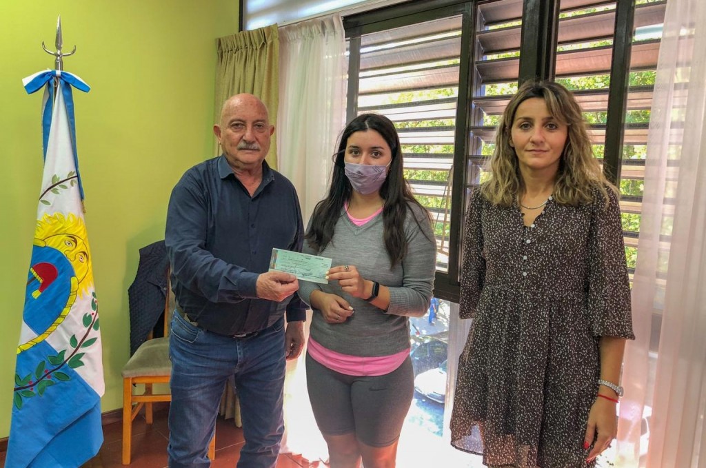 Rivadavia entregó Cheques del programa Municipal de Microcréditos 