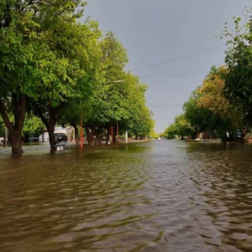 La feroz tormenta que se desató en La Paz dejó al departamento inundado  