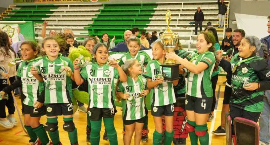 Jun&iacute;n grit&oacute; Campe&oacute;n en hockey sobre patines 