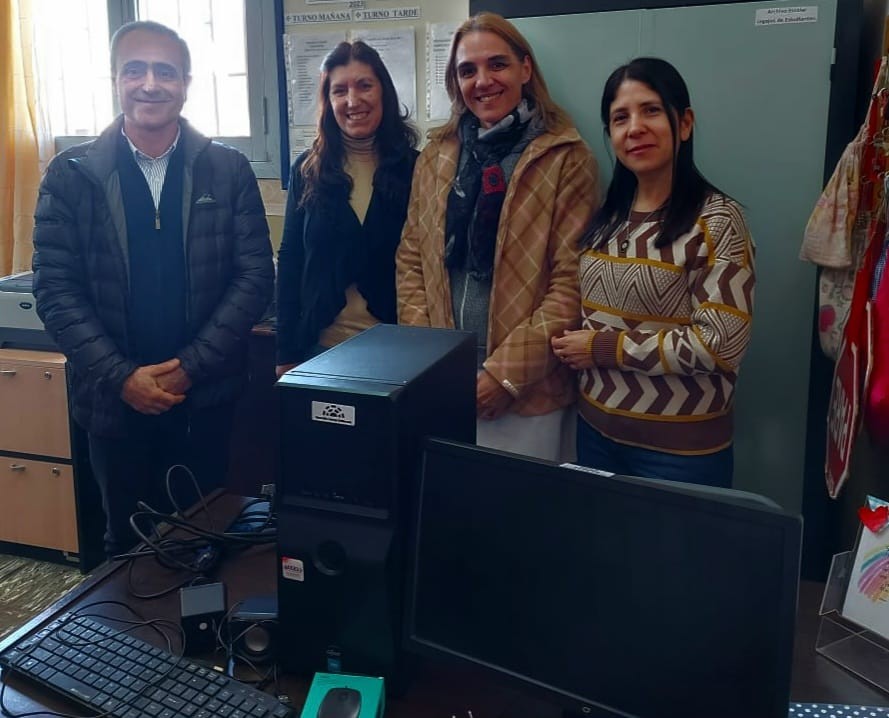 Reparación y entrega de equipo informático a la Escuela Nicolás Rodríguez Peña 