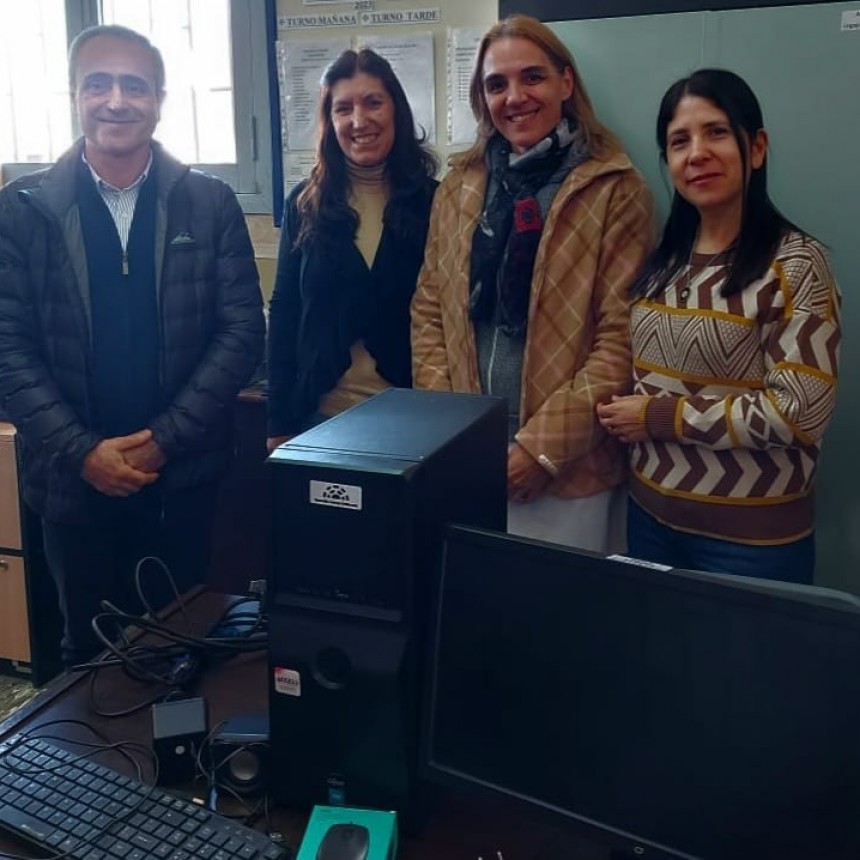 Reparación y entrega de equipo informático a la Escuela Nicolás Rodríguez Peña 