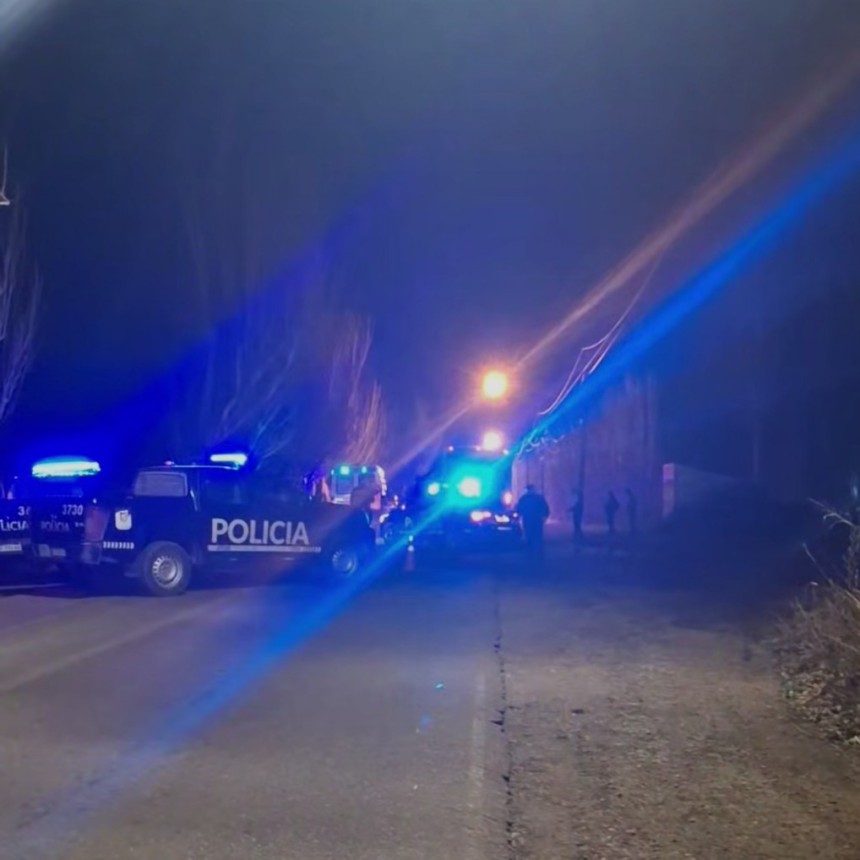 Tr&aacute;gico accidente fatal en Santa Rosa: un motociclista muri&oacute; tras chocar contra un colectivo 