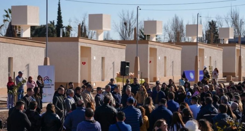 Los Barriales: 30 familias del barrio René Favaloro ya tienen su casa propia