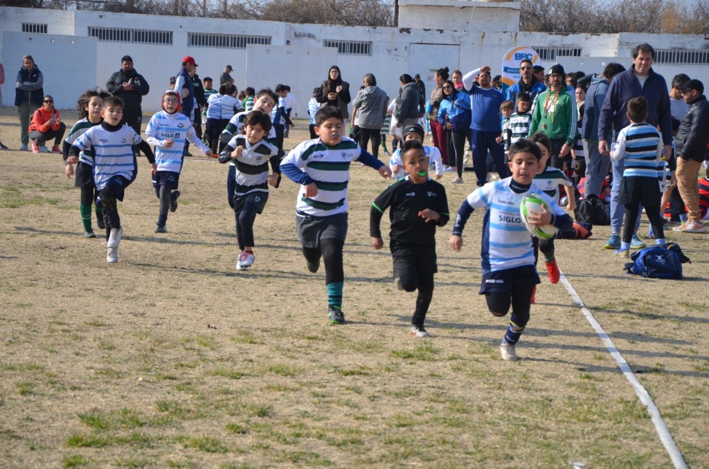 Más de 600 niños en un Encuentro de Rugby Infantil en Tacurú 