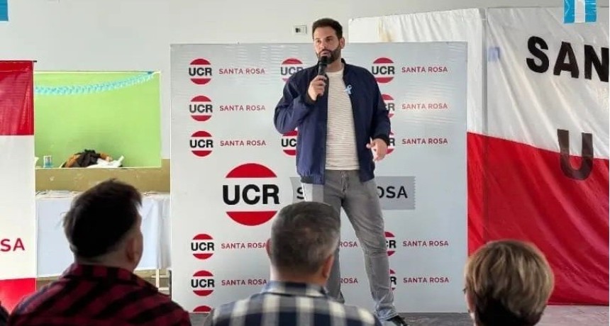 Fern&aacute;ndez, contra el libro de Flor: &ldquo;Con un simple libro no vamos a solucionar la realidad de los santarrosinos&rdquo;