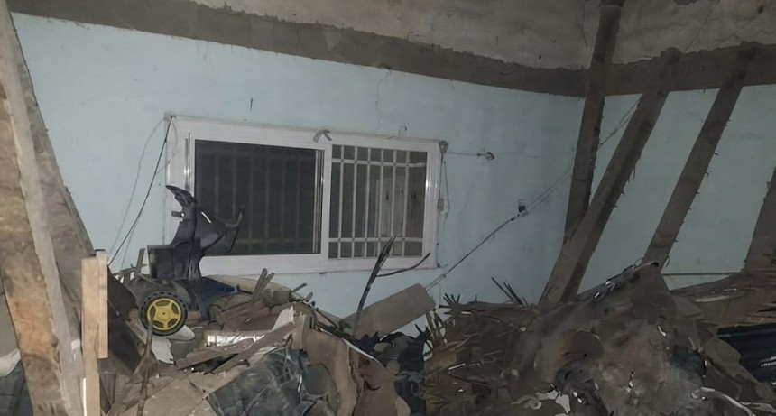 Jun&iacute;n: rescataron a cuatro personas tras el derrumbe de una vivienda 