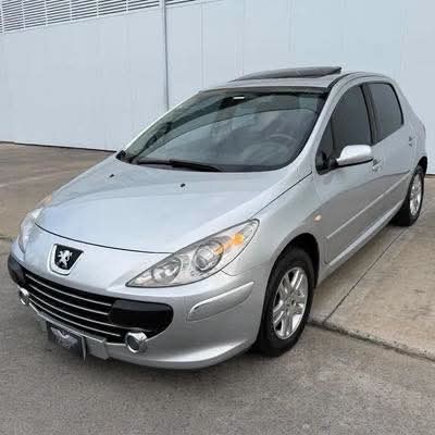 Sustrajeron un Peugeot 307 de la puerta de una vivienda en San Mart&iacute;n