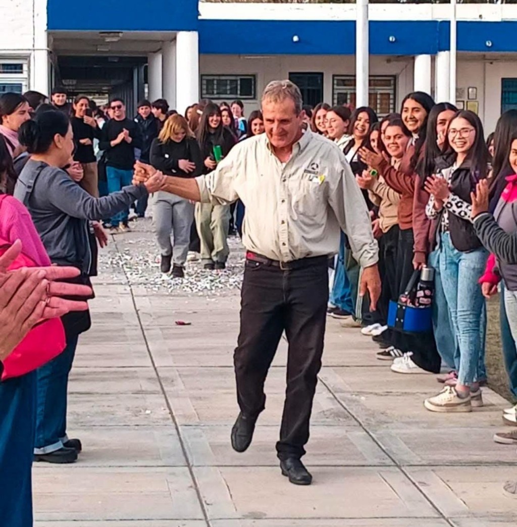 Ram&oacute;n Ismael Sarradell: Una vida entre aulas, guitarras, caminos y huellas que no se borran