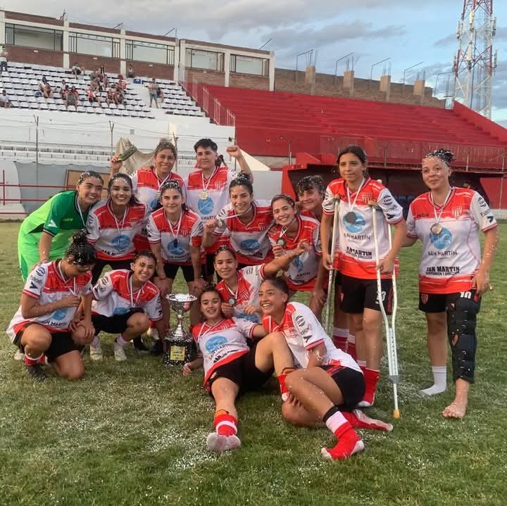 Las Leonas: Campeonas de la Copa de Plata de la Liga Mendocina