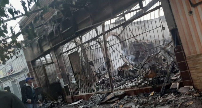 Incendio Devastador en Supermercado de Las Catitas 